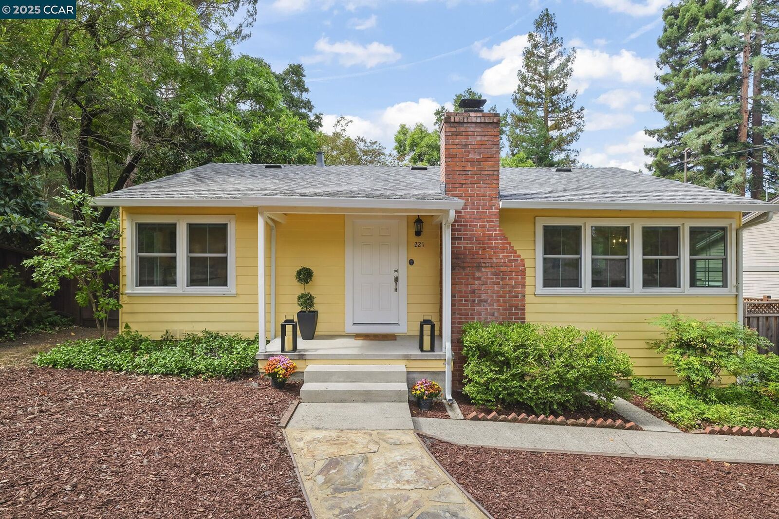Property Photo:  221 King Dr  CA 94595 