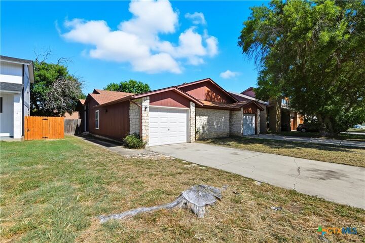 Property Photo:  1231 Royal Crest Drive  TX 76549 