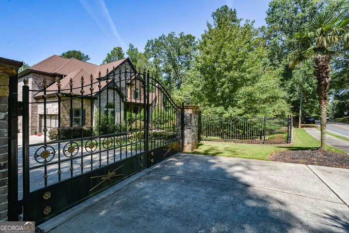 Property Photo:  2210 Spalding Drive  GA 30350 