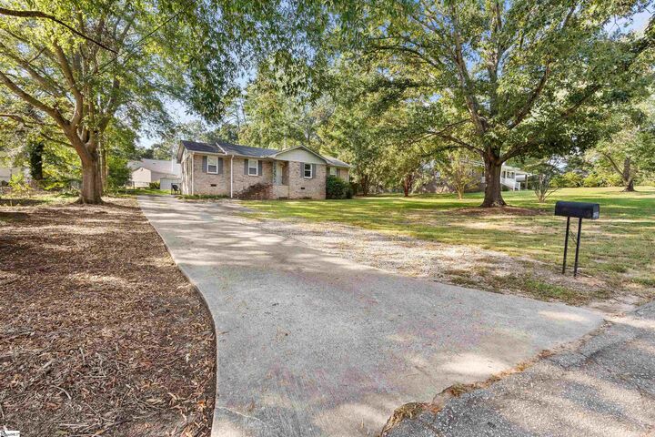 Property Photo: 108 Edgewood Drive SC 29360