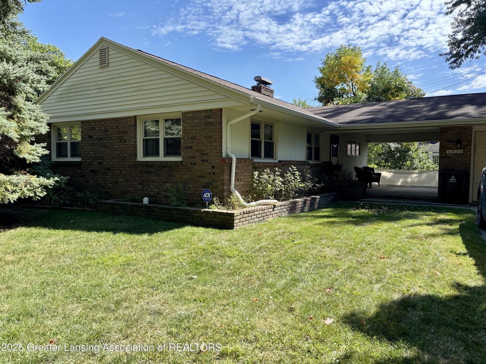 Property Photo:  1723 Windsor Place  MI 48910 