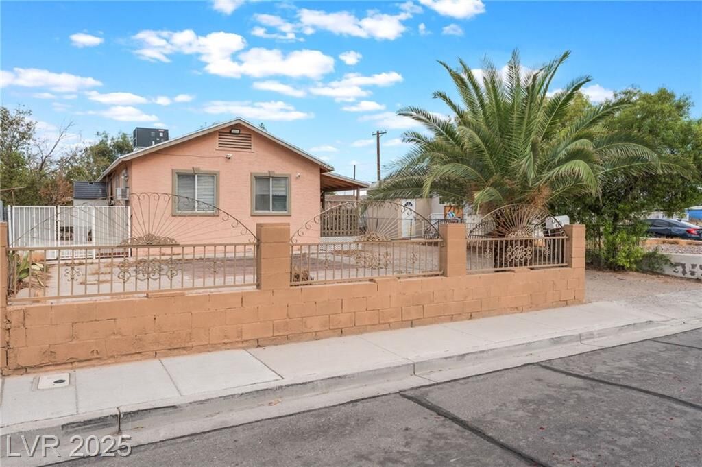 Property Photo: 2214 Daley Street NV 89030