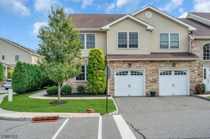 Property Photo:  10 Harvey Ct  NJ 07066 
