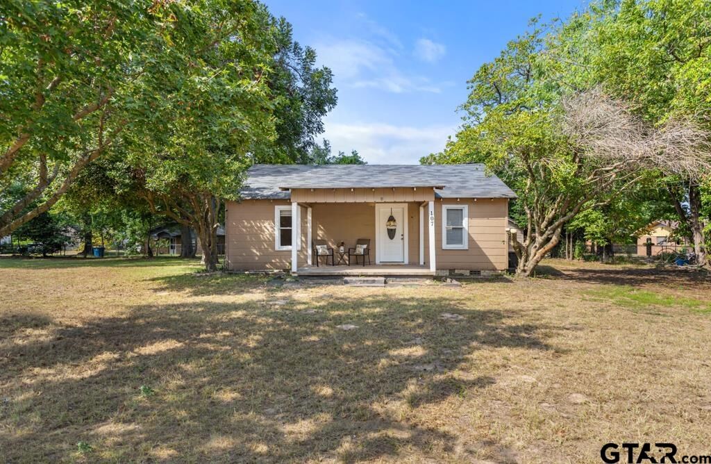 Property Photo:  107 Mallory St  TX 75771 