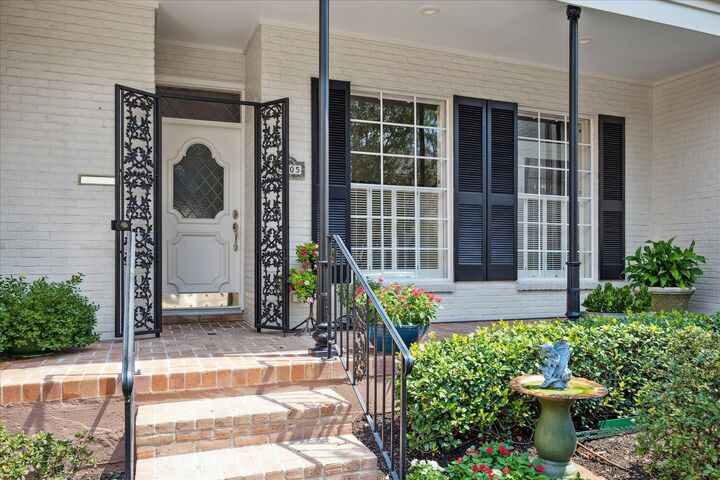 Property Photo:  2105 Fulham Court  TX 77063 