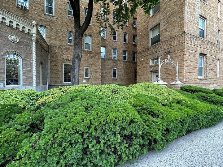 Property Photo: 219 Bronx River Road 1G NY 10704