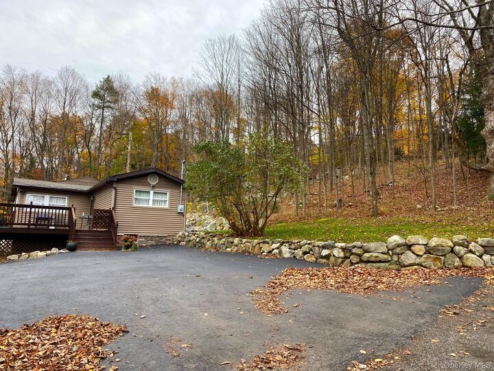 Property Photo:  18 Ashlee Meadow Road  NY 10990 
