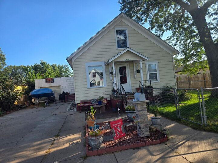 Property Photo: 516 W 11th St NE 69101