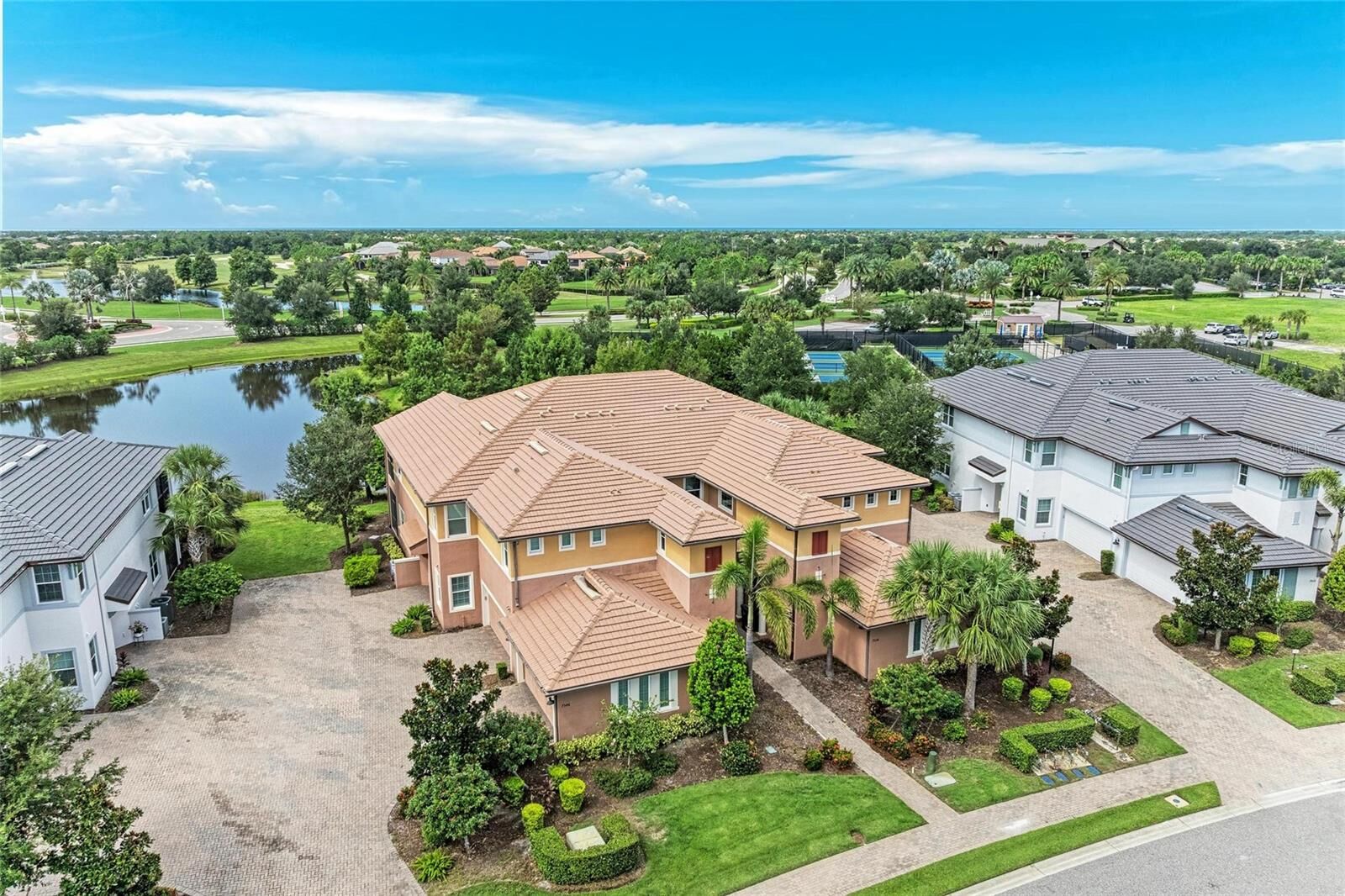 Property Photo:  7546 Divot Loop  FL 34202 