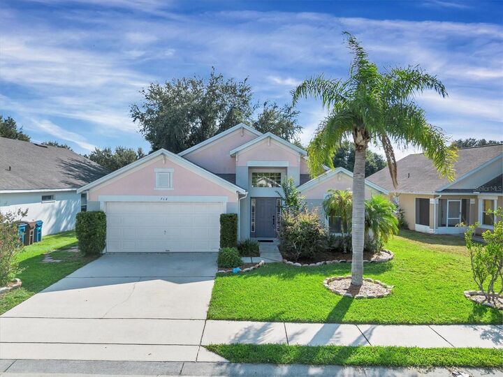 Property Photo: 712 Windsor Estates Drive FL 33837