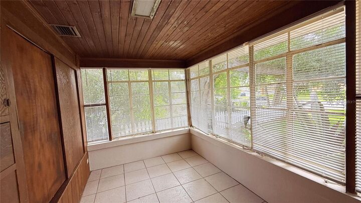 Property Photo: 3308 3rd Avenue W FL 34205