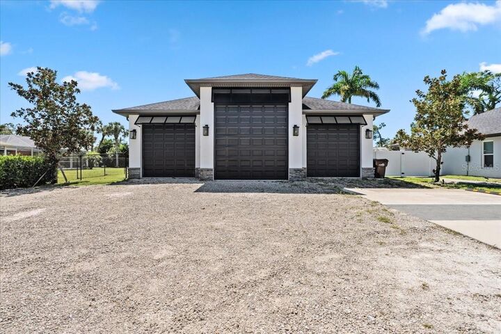 Property Photo: 2415 W Price Boulevard FL 34286