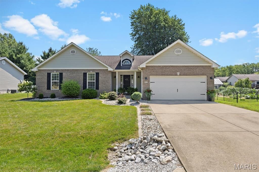 Property Photo: 405 Westview Drive IL 62025
