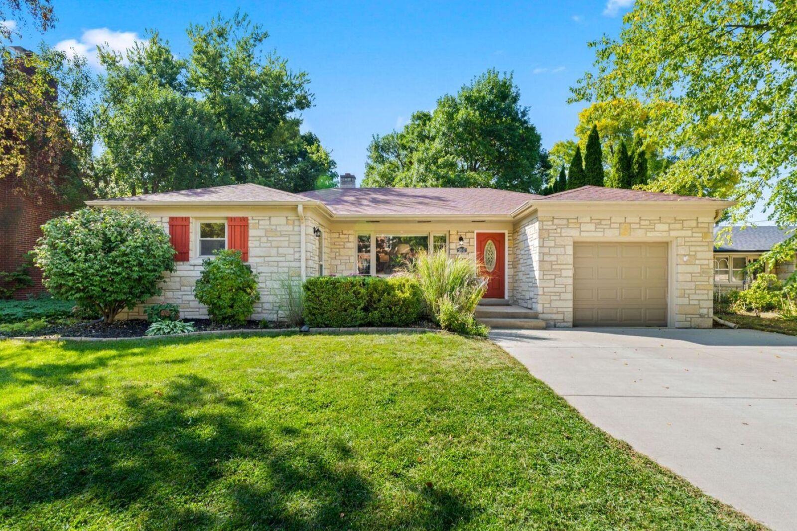 Property Photo:  2647 N Swan Blvd  WI 53226 