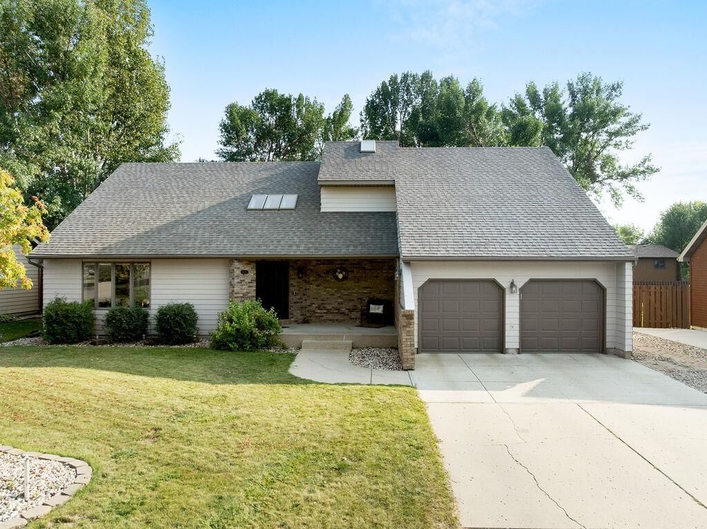 Property Photo:  1325 SW 17 1/2 Ave SW  ND 58701 