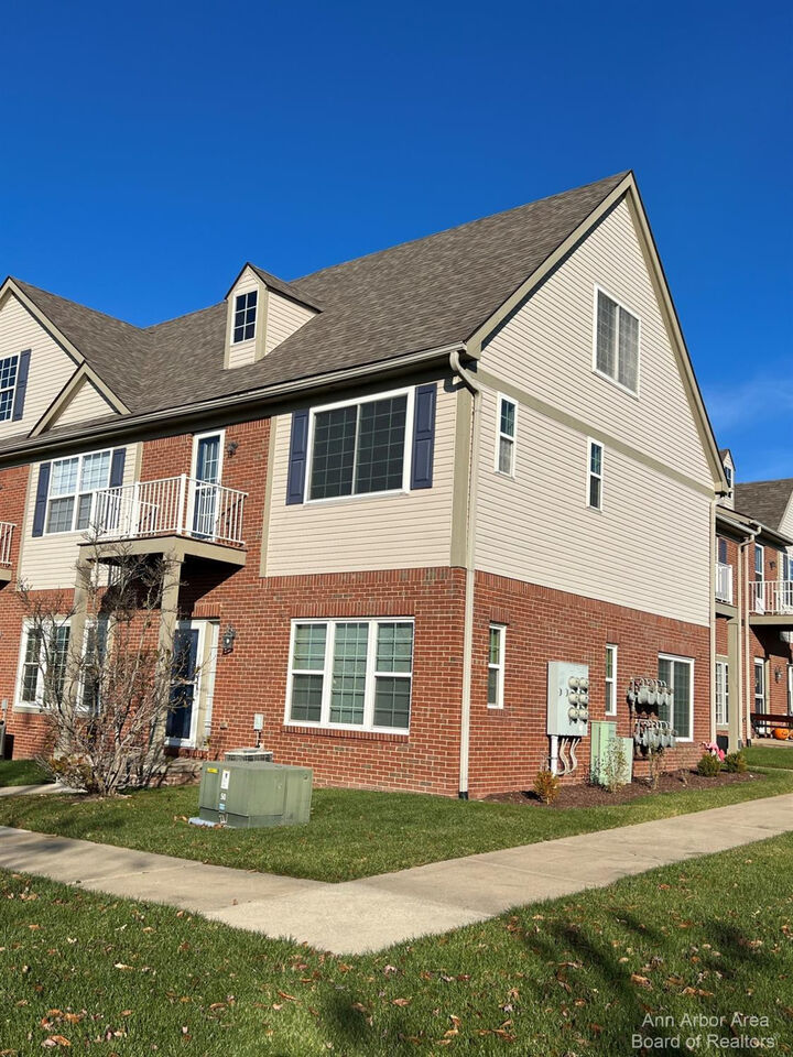 Property Photo:  3073 Cloverly Court  MI 48108 