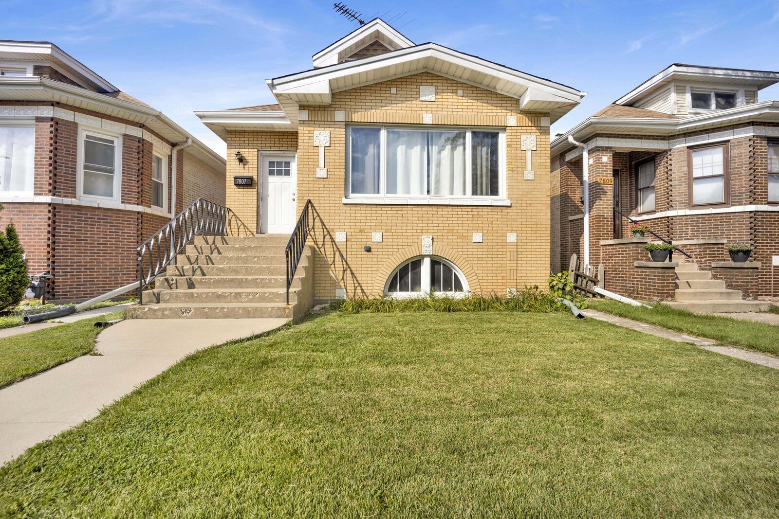 Property Photo: 7807 W Cressett Drive W IL 60707