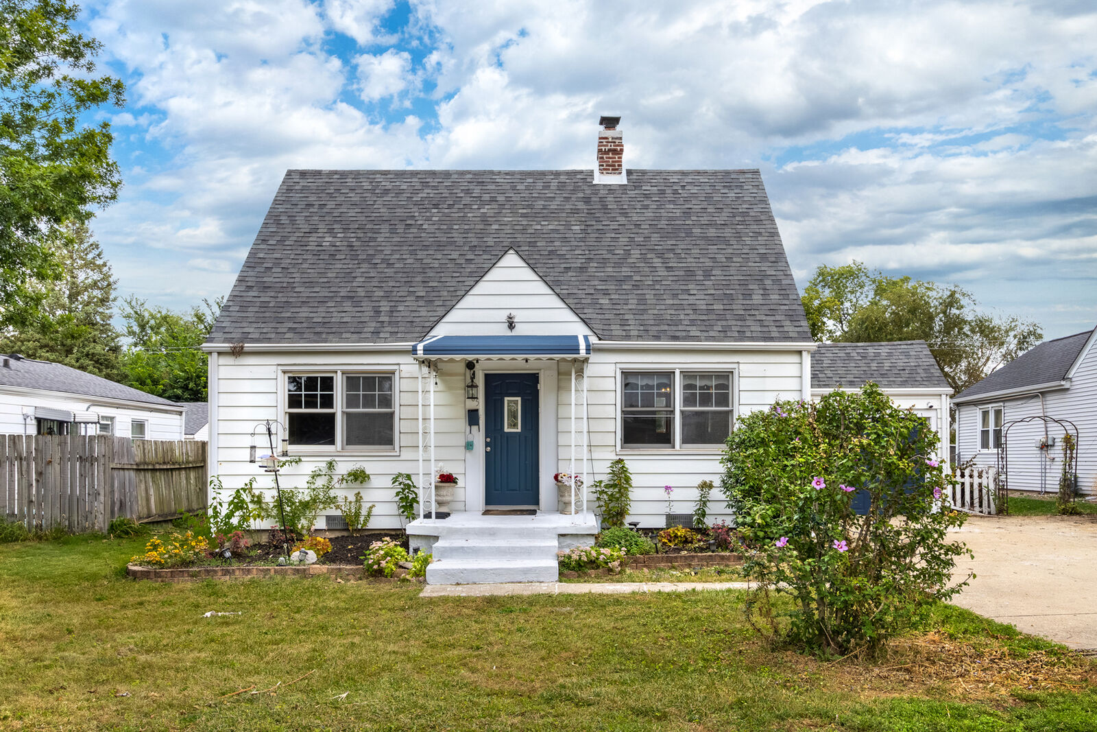 Property Photo: 105 S Roy Avenue IL 60164