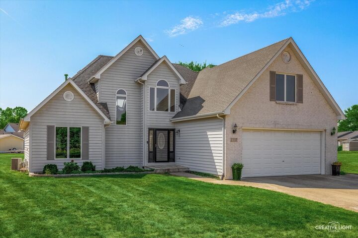 1337 Deer Run Trail  Sandwich IL 60548 photo