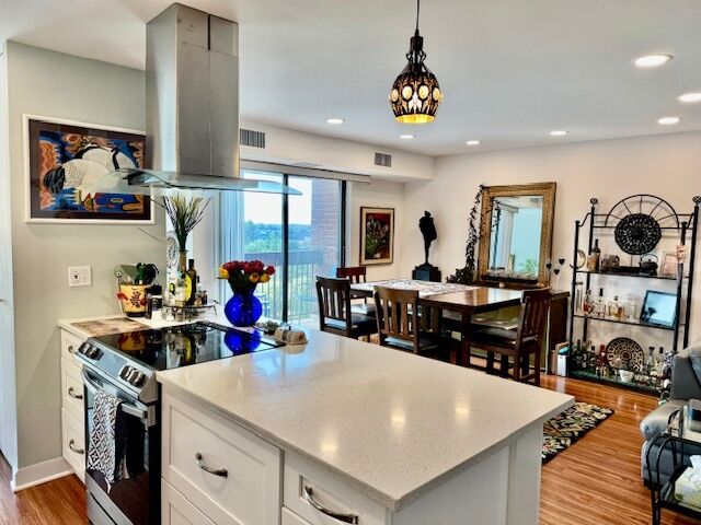 Property Photo:  701 Forum Square 609  IL 60025 