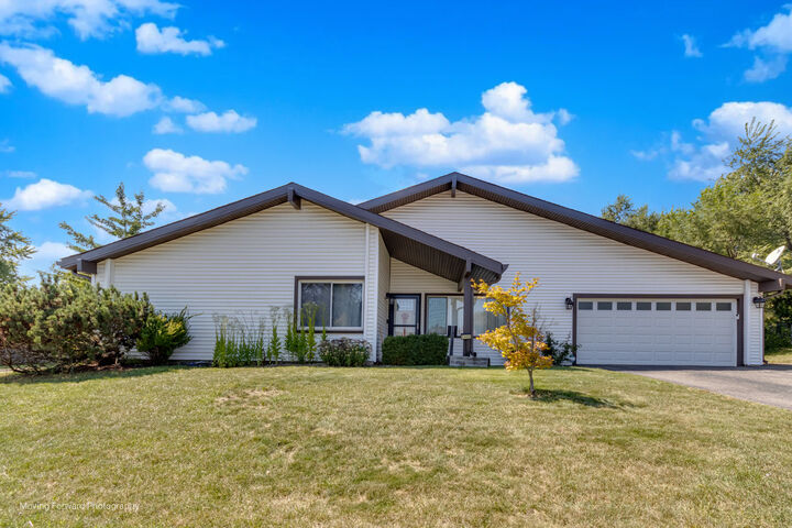 Property Photo:  5400 Martin Lane  IL 60133 