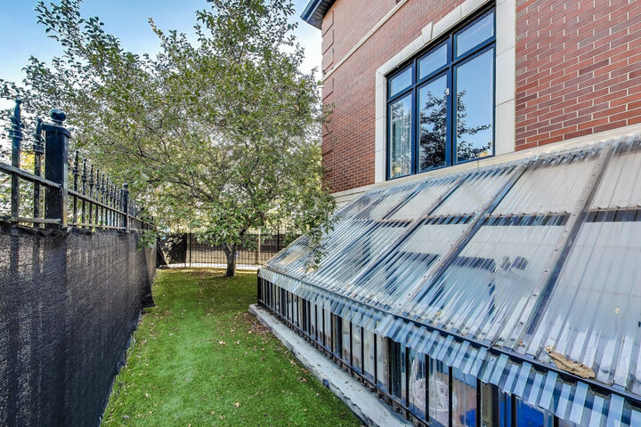 Property Photo:  2047 N Honore Street  IL 60614 