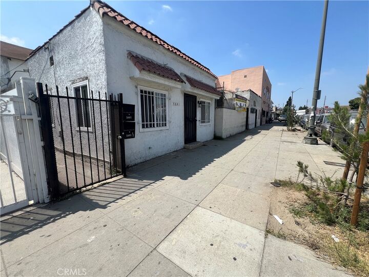 Property Photo: 5881 S Broadway Avenue CA 90003