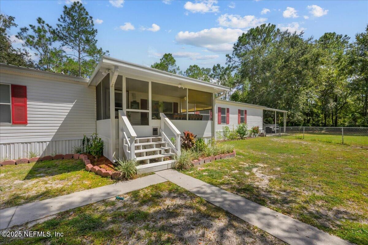 Property Photo: 121 Moores Trail FL 32177