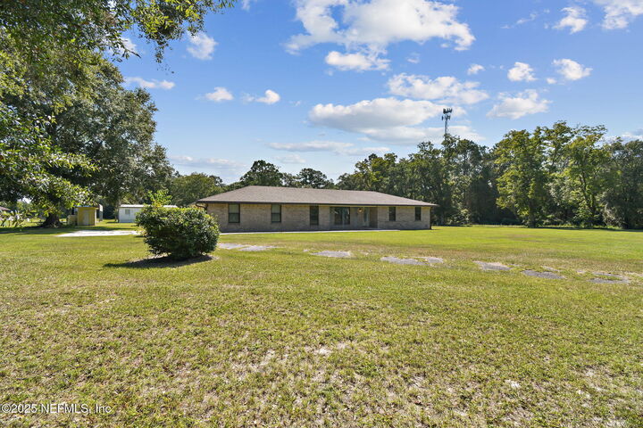 Property Photo:  24033 County Road 121  FL 32046 