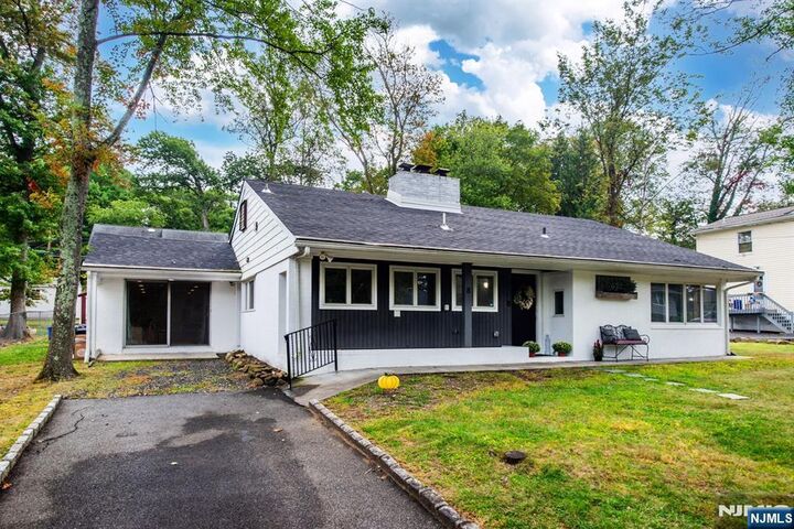 Property Photo:  8 Forest Terrace  NJ 07470