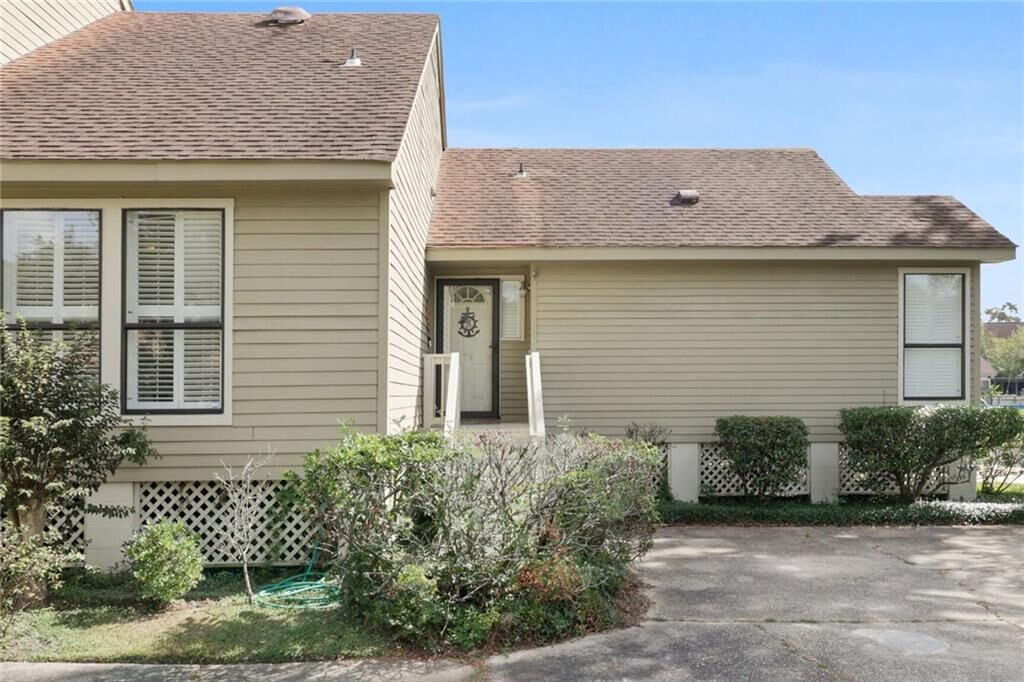 Property Photo:  79 W Chamale Cove 79  LA 70460 