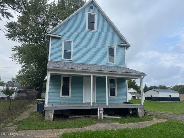 Property Photo: 823 Richards Avenue OH 44004