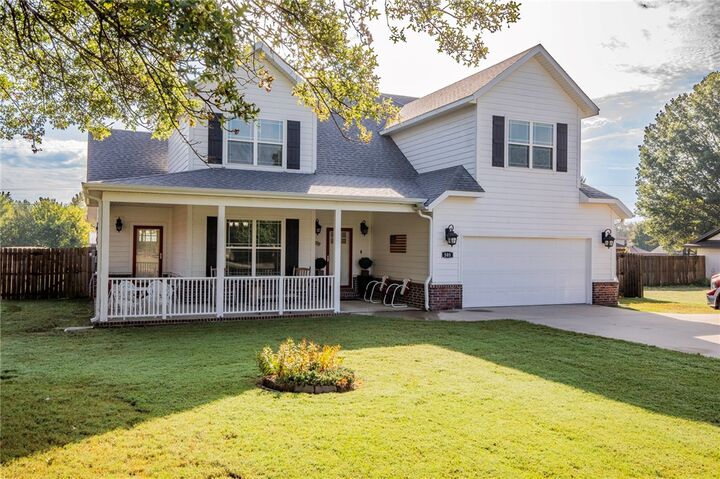 Property Photo: 505 N Oakwood Street AR 72745