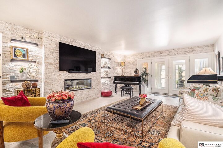 Property Photo: 3003 Paddock Plaza 102 NE 68124