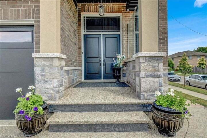 Property Photo:  89 Eleanor Avenue  ON L8W 1C8