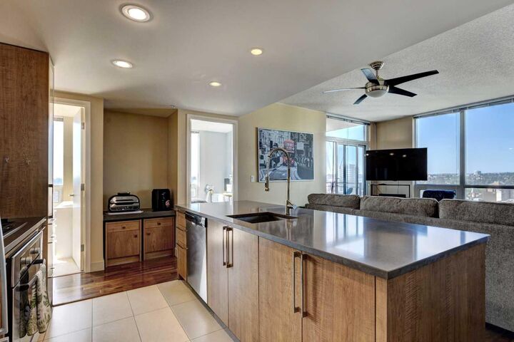 Property Photo:  1118 12 Avenue SW 1508  AB T2R 0P4