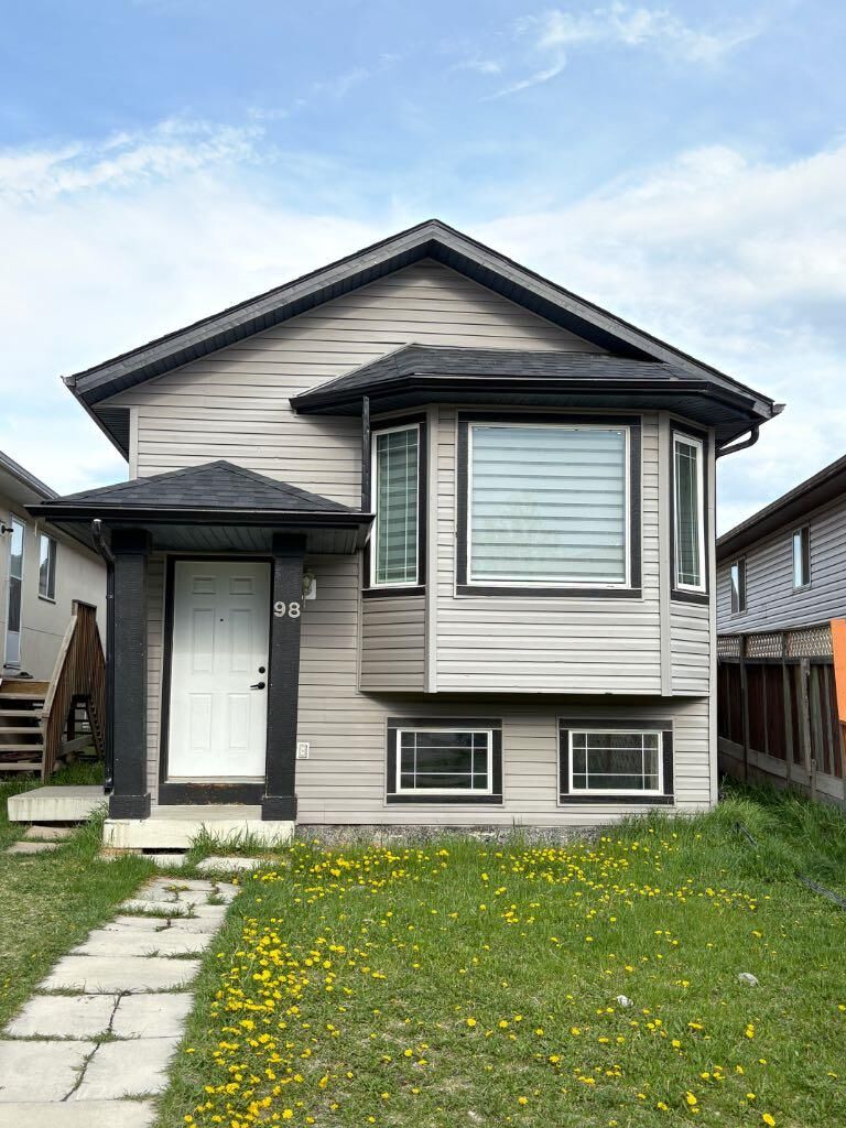 Property Photo:  98 Tarawood Road NE  AB T3J 5B2 