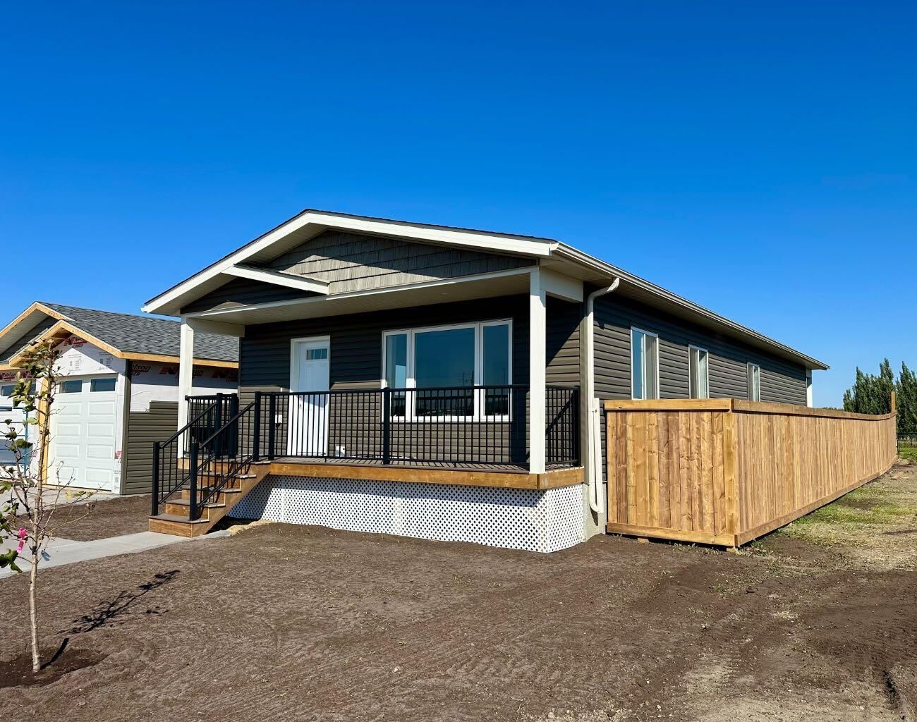 Property Photo:  1228 5 Avenue SW  AB T0G 2A4 