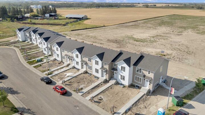 54 Anna Close  Blackfalds AB T4M 0N1 photo