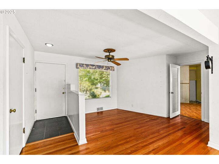 Property Photo:  341 Ransom Ct  OR 97401 