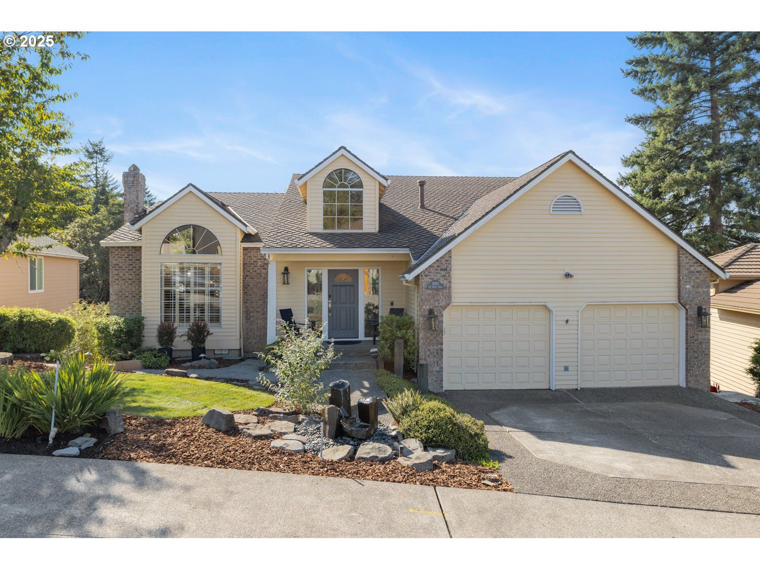 Property Photo:  8007 SE 140th Dr  OR 97236 