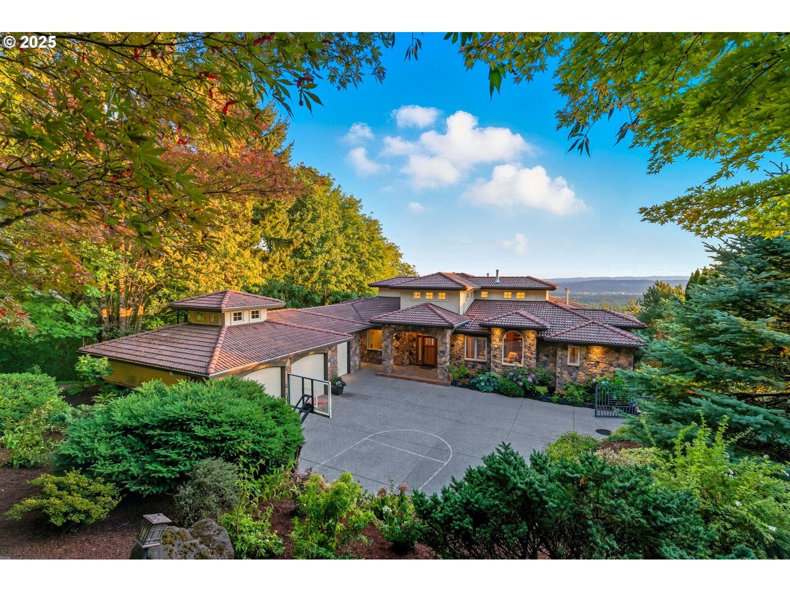 Property Photo: 1917 NW Tivoli Ln OR 97229