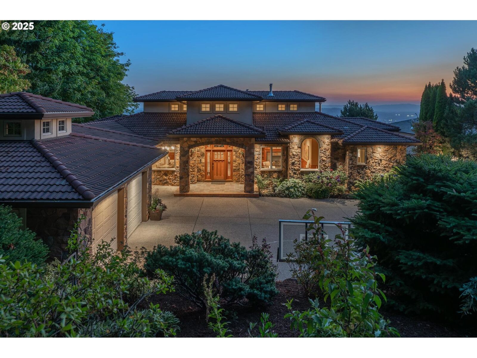 Property Photo:  1917 NW Tivoli Ln  OR 97229 