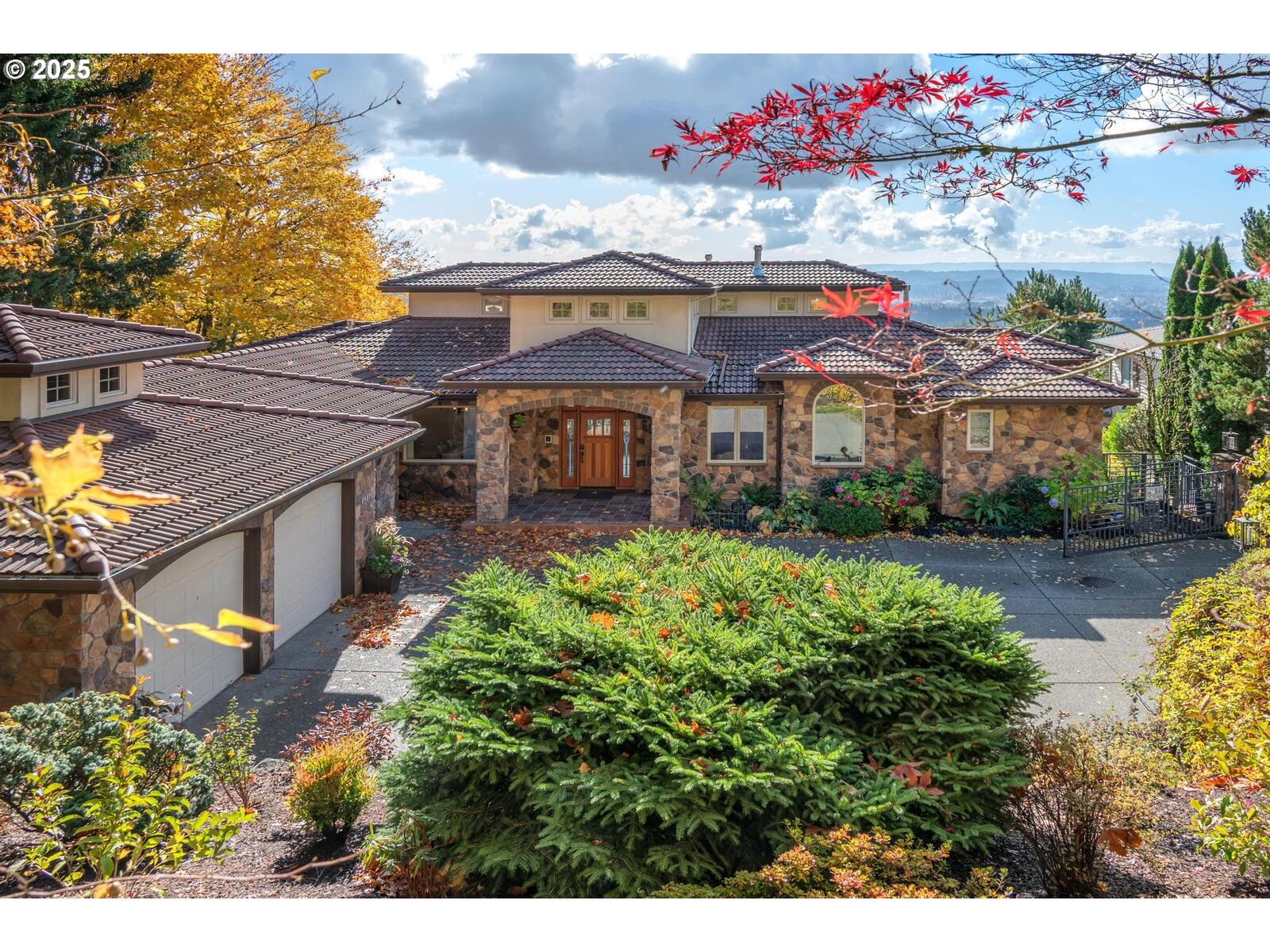 Property Photo: 1917 NW Tivoli Ln OR 97229