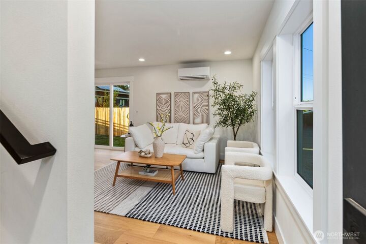 Property Photo: 6346 37th Avenue SW B WA 98126