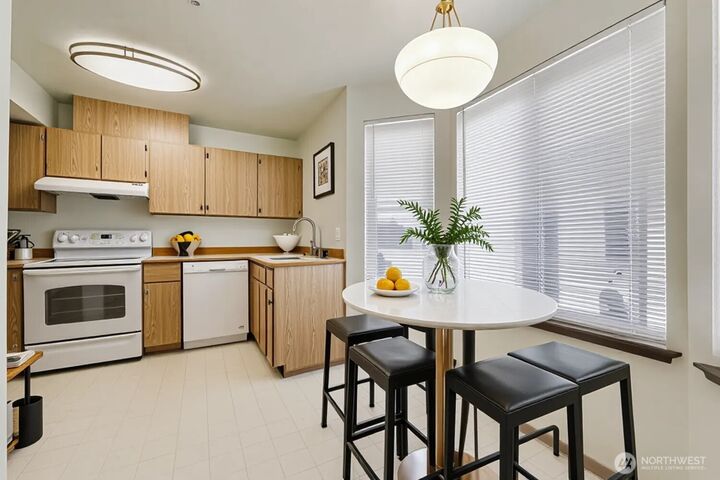 Property Photo:  10 E Casino Road 2  WA 98208 