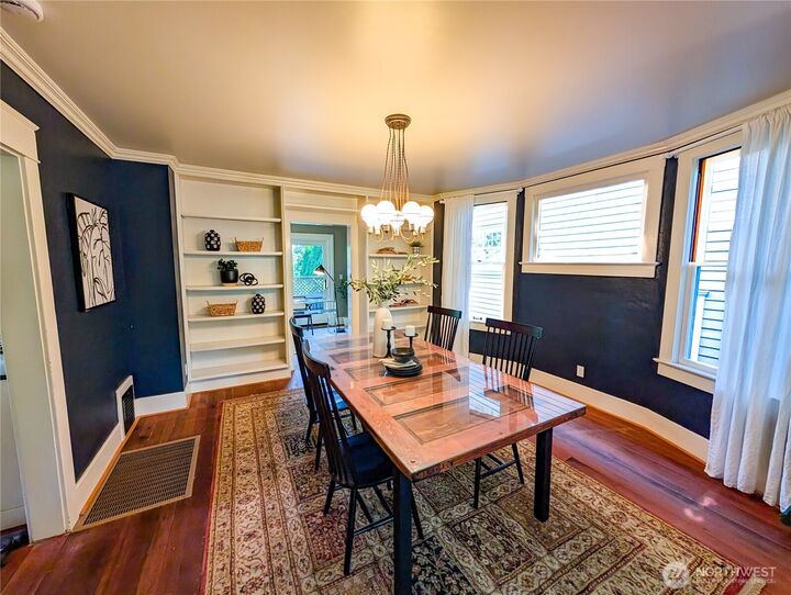 Property Photo:  822  24th Avenue  WA 98122 