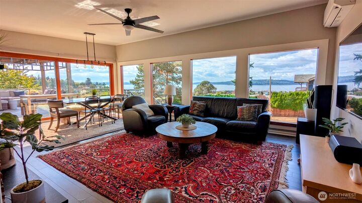 Property Photo:  22629  10th Avenue S  WA 98198 