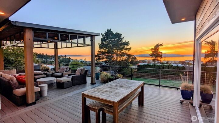 Property Photo:  22629  10th Avenue S  WA 98198 