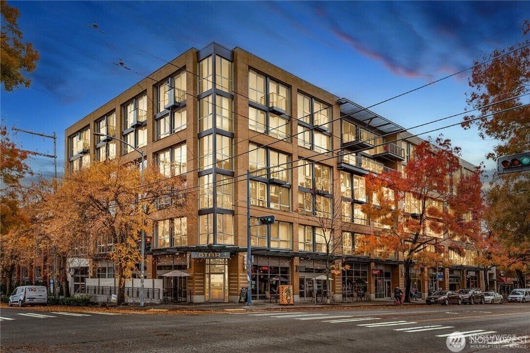 Property Photo:  530  Broadway Avenue E 202  WA 98102 